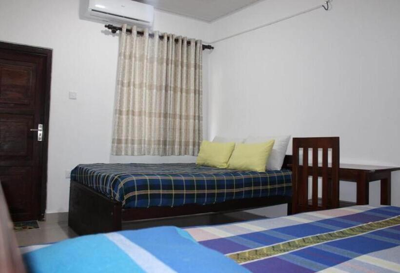 اتاق لوکس خانوادگی, Charming Chalet