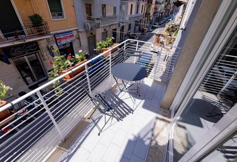 اتاق استاندارد با بالکن, Urban Oasis