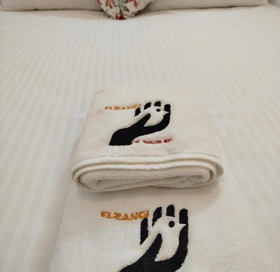 Номер Deluxe, Elzangi