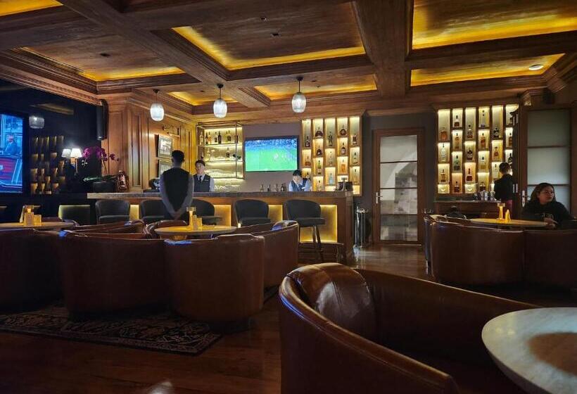 سوئیت جونیور با چشمانداز کوهستان, Camp John Hay Lodge 200