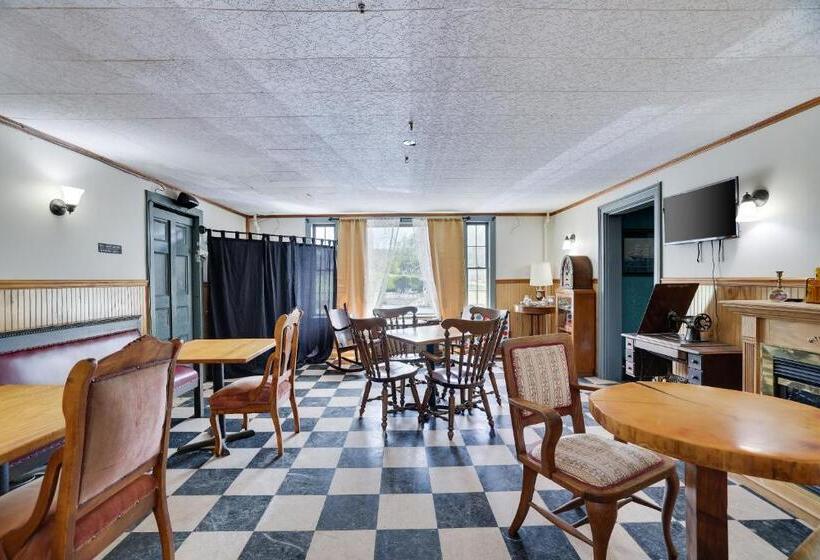 스탠다드 트리플 룸, The Narrowsburg Inn