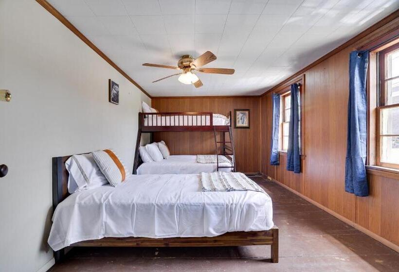 标准四人间共用浴室, The Narrowsburg Inn