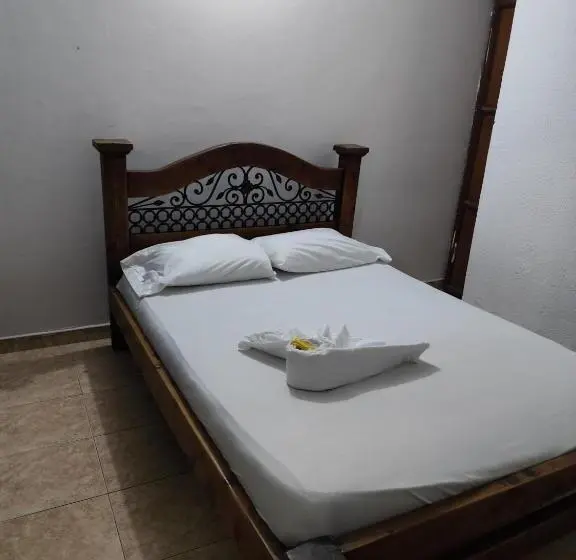 Standard-huone, Dinastia Castillo Melgar