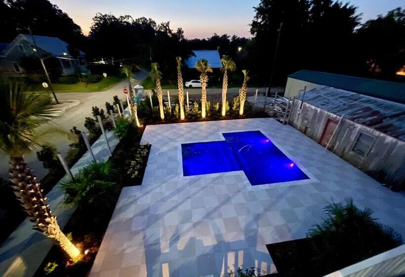 جناح ديلوكس سرير كينج, Klaus