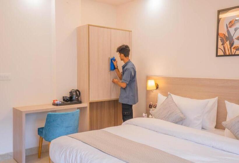 غرفة ديلوكس مزودة بشرفة, Perfectstayz Alpine Near Laxman Jhula