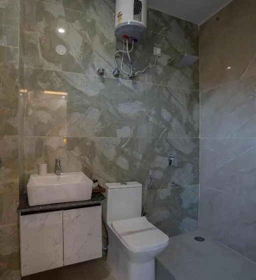 バルコニー付きデラックスルーム, Perfectstayz Alpine Near Laxman Jhula
