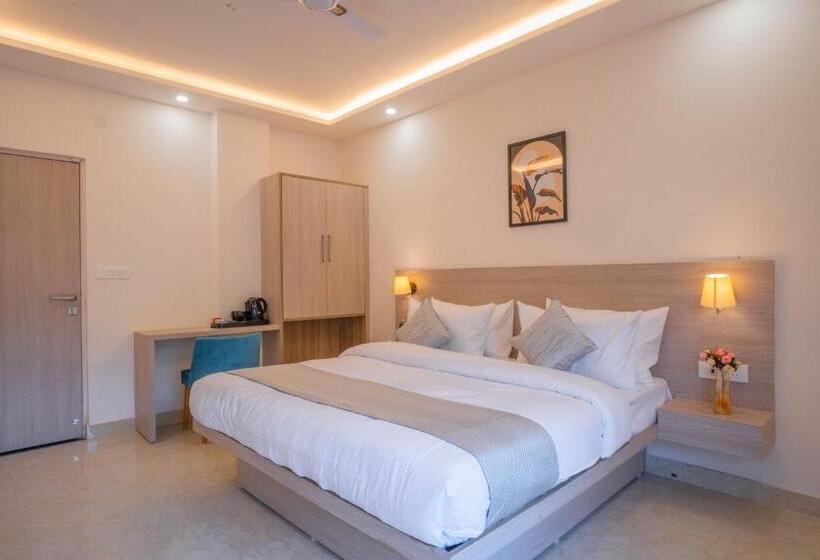 غرفة ديلوكس مزودة بشرفة, Perfectstayz Alpine Near Laxman Jhula