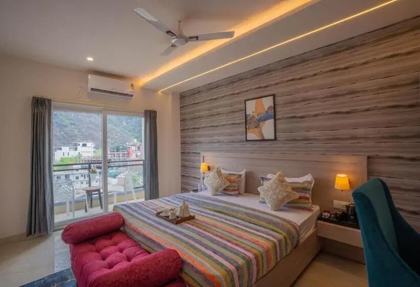 バルコニー付きジュニアスイート, Perfectstayz Alpine Near Laxman Jhula