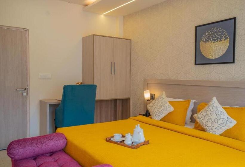 جناح جونيور مزوَّد بشرفة, Perfectstayz Alpine Near Laxman Jhula