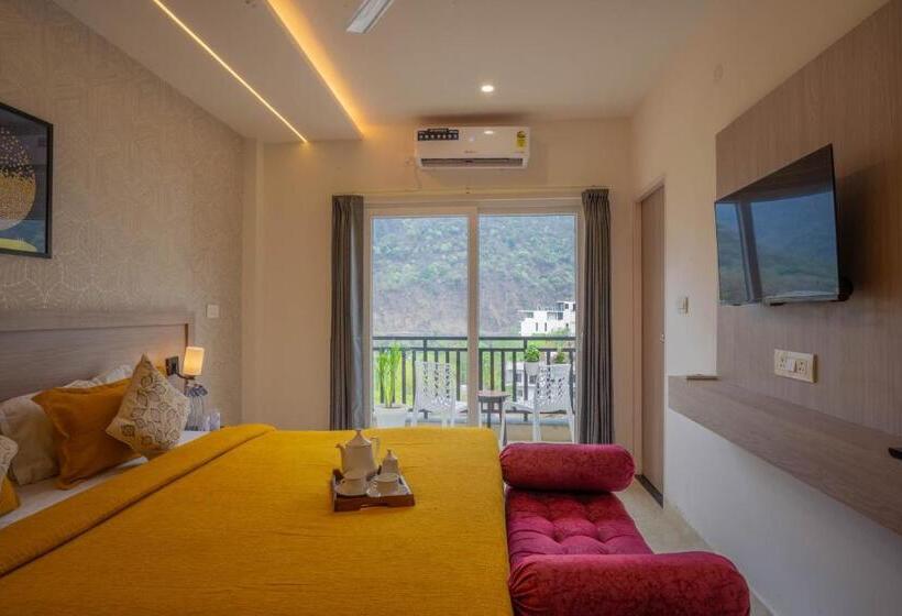 جناح جونيور مزوَّد بشرفة, Perfectstayz Alpine Near Laxman Jhula