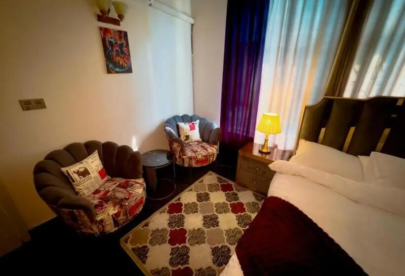 اتاق لوکس با تخت بزرگ, Arley House Islamabad