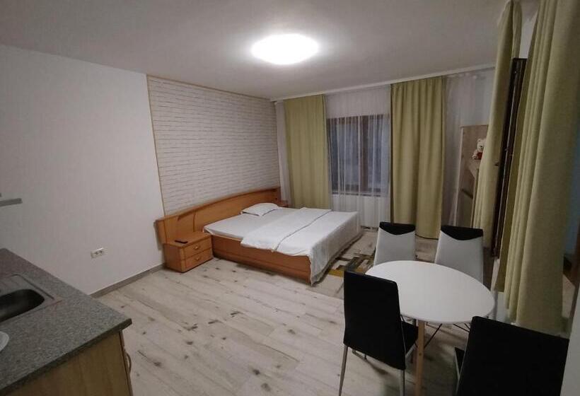 キングサイズベッドのスタンダードルーム, Căsuța Din Brașov