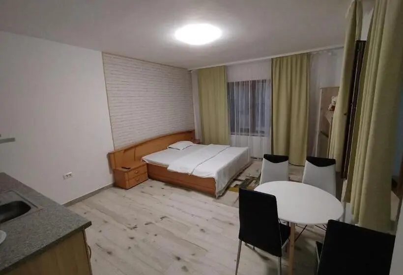 キングサイズベッドのスタンダードルーム, Căsuța Din Brașov