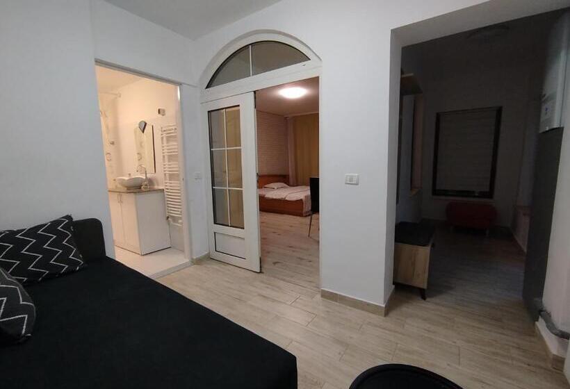 キングサイズベッドのスタンダードルーム, Căsuța Din Brașov