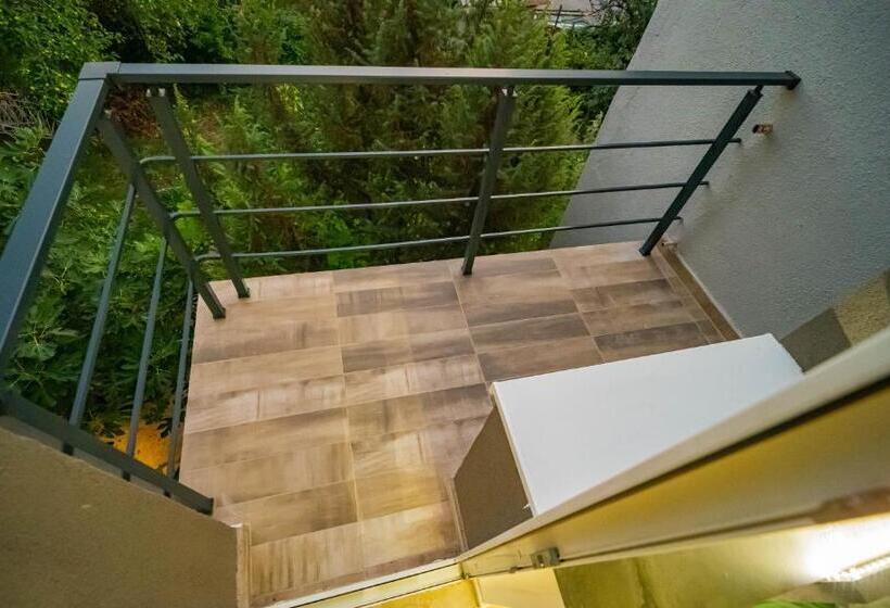 اتاق استاندارد با بالکن, Home Luxury Suites