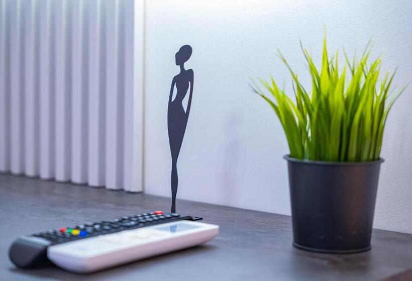 اتاق استاندارد با بالکن, Home Luxury Suites