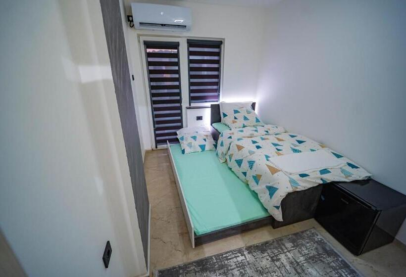 اتاق استاندارد با بالکن, Home Luxury Suites