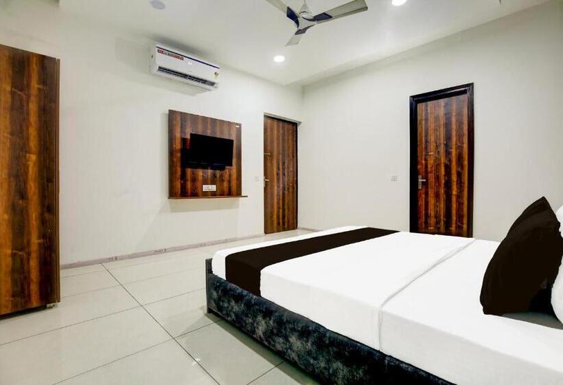 חדר קלאסי לשלושה, O D Farm