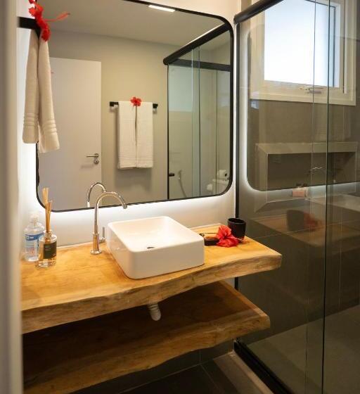 חדר דלוקס עם מרפסת נוף לים, Pousada Triângulo Grega