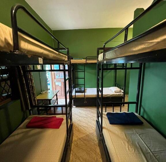 מיטה בחדר משותף, Baba Hostel