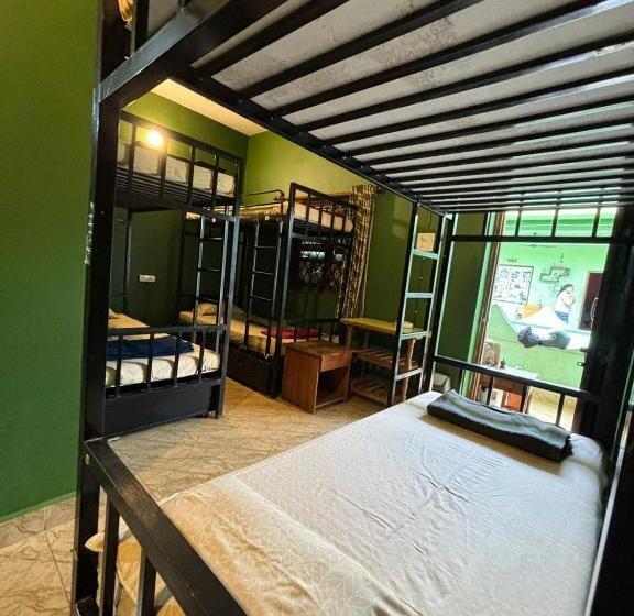 מיטה בחדר משותף, Baba Hostel