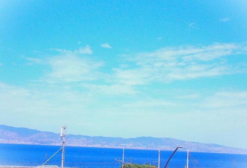 Deluxe Driepersoonskamer met Uitzicht op Zee, Central Palace