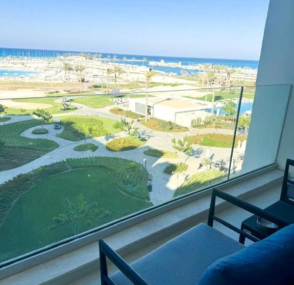 اتاق استاندارد, Serviced Apartments At Address Beach Resort Marassi