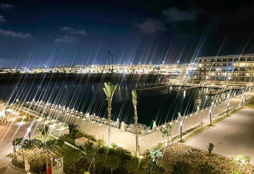 سوئیت با تخت بزرگ, Serviced Apartments At Address Beach Resort Marassi