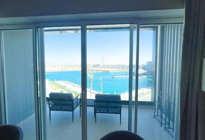 سوئیت با تخت بزرگ, Serviced Apartments At Address Beach Resort Marassi