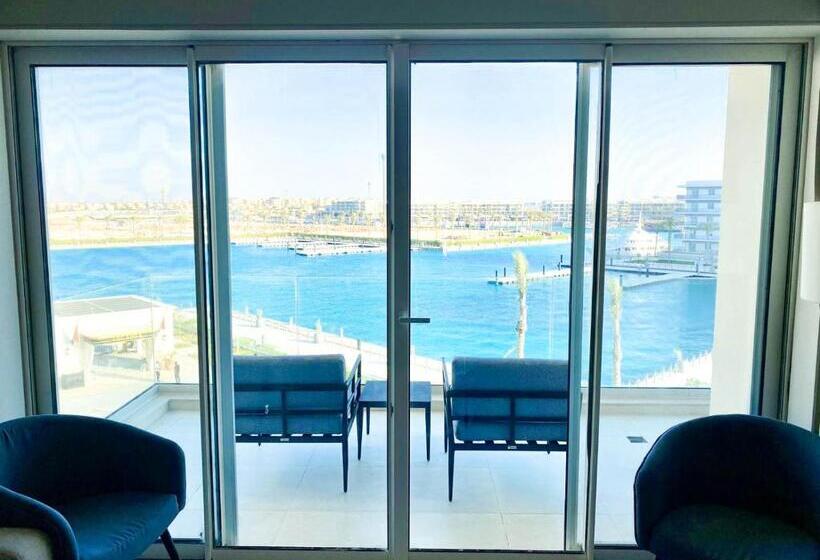 سوییت با چشم‌انداز دریا, Serviced Apartments At Address Beach Resort Marassi