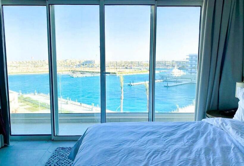 سوییت با چشم‌انداز دریا, Serviced Apartments At Address Beach Resort Marassi