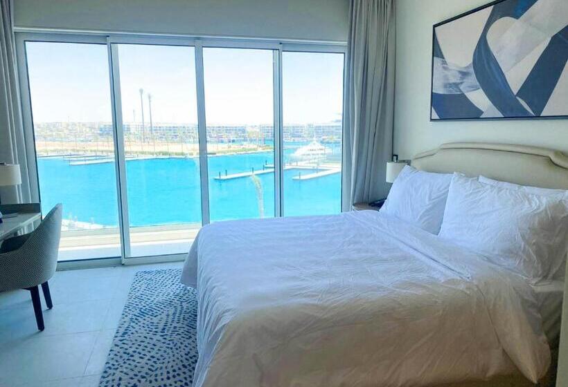 سوییت با چشم‌انداز دریا, Serviced Apartments At Address Beach Resort Marassi