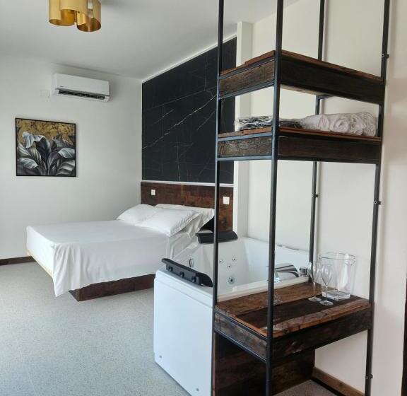 Номер Стандарт с Гидромассажем, Dada Suites And Sea