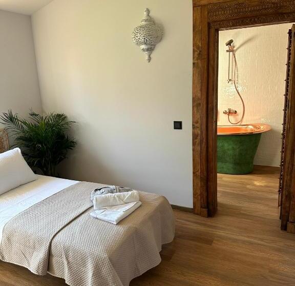 اتاق لوکس, Shanti Resort & Deluxe Spa