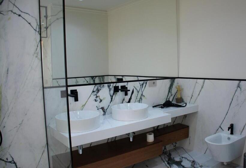 جناح ديلوكس سرير كينج, The Collector Hotel Boutique