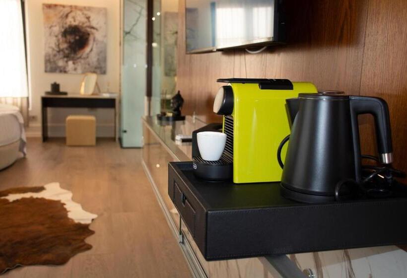 キングサイズベッドのデラックススイート, The Collector Hotel Boutique