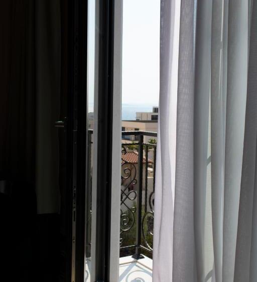 غرفة ديلوكس مزودة بشرفة, The Collector Hotel Boutique