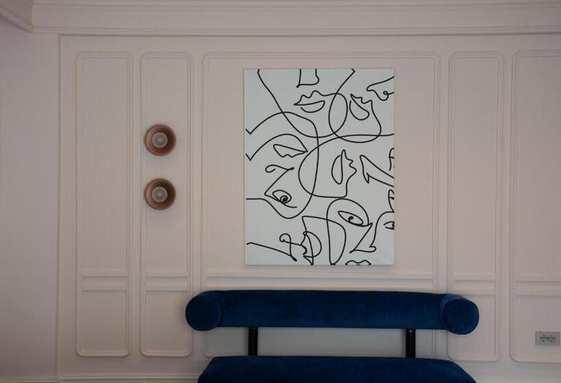 バルコニー付きデラックスルーム, The Collector Hotel Boutique