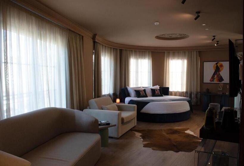 جناح جونيور مزوَّد بشرفة, The Collector Hotel Boutique