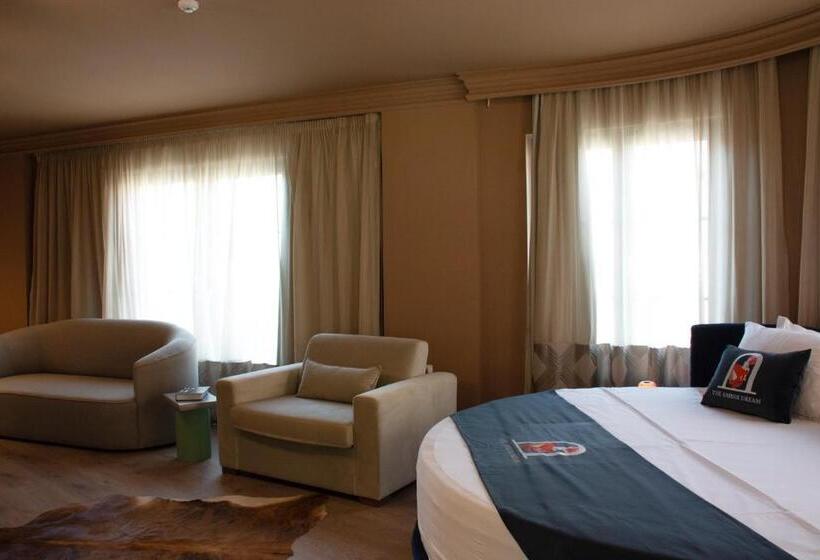 جناح جونيور مزوَّد بشرفة, The Collector Hotel Boutique