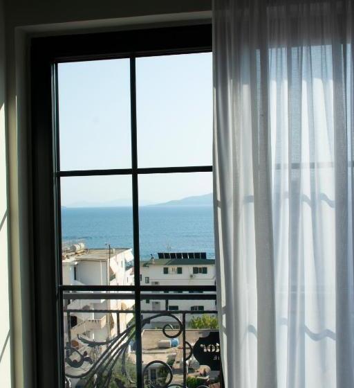 غرفة قياسية مطلّة علي البحر, The Collector Hotel Boutique