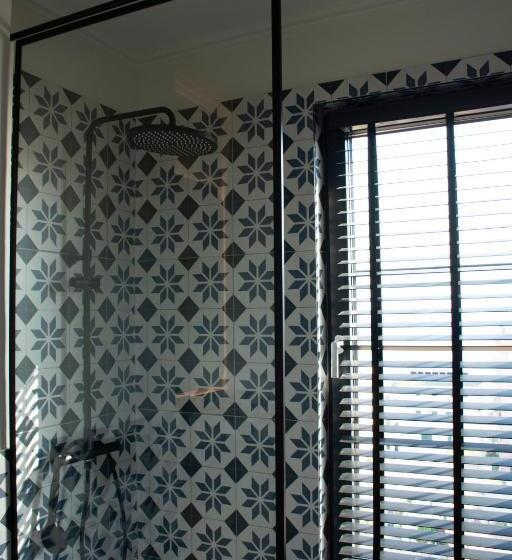 غرفة قياسية مطلّة علي البحر, The Collector Hotel Boutique