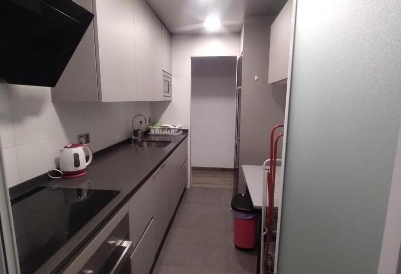 اتاق استاندارد با سرویس بهداشتی مشترک, Private Rooms Poble Sec