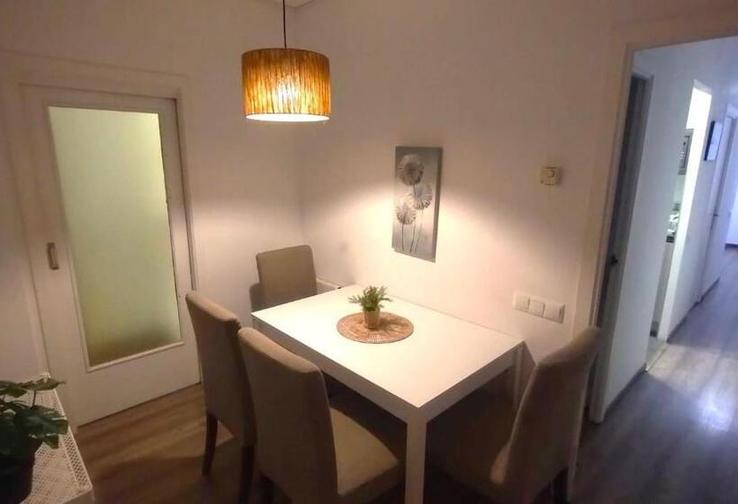 اتاق استاندارد با سرویس بهداشتی مشترک, Private Rooms Poble Sec