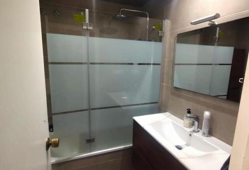 اتاق استاندارد با سرویس بهداشتی مشترک, Private Rooms Poble Sec