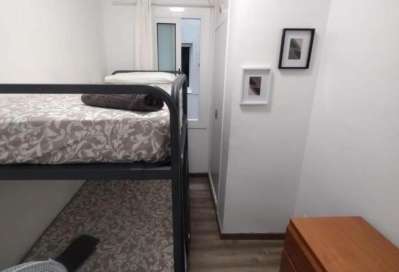 اتاق استاندارد با سرویس بهداشتی مشترک, Private Rooms Poble Sec