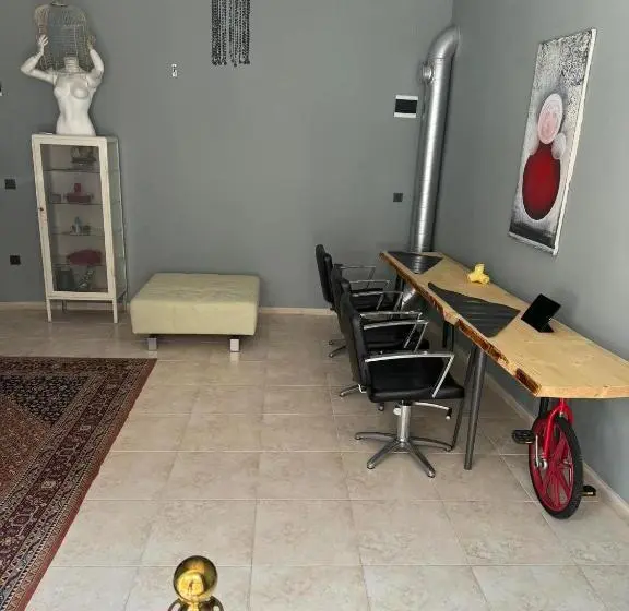 اتاق اکونومی, Swed Cab Embassy Hostel
