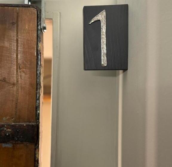 חדר אקונומי, Swed Cab Embassy Hostel