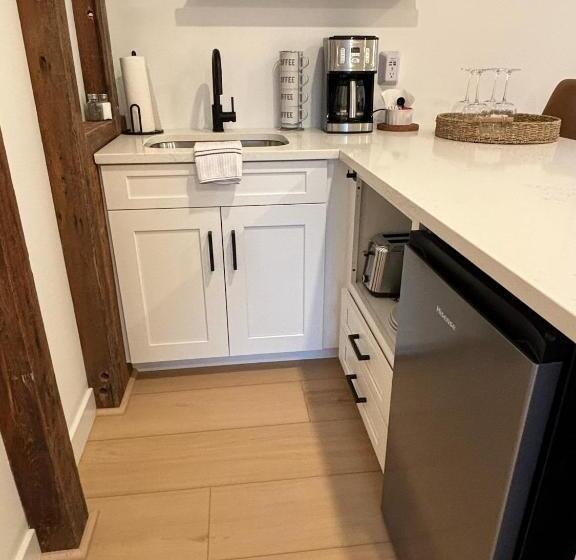 家庭套房, The White Creek Inn