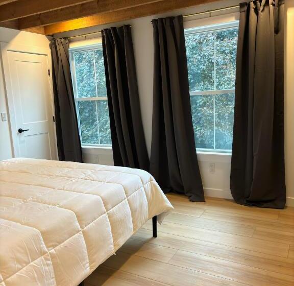 家庭套房, The White Creek Inn